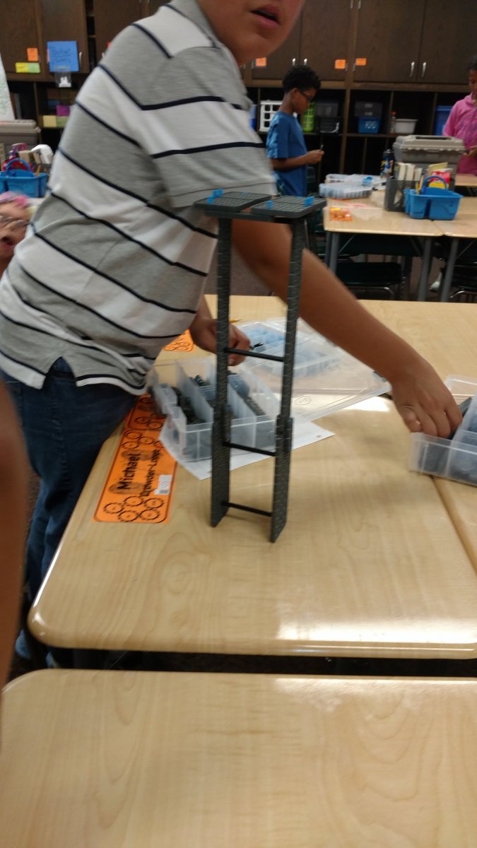 Gilliam2009's tweet photo. Some great minds at work #hotwheelschallenge #energy #design #sferobotics @SFE_3820 @CochranM90 @mrDuffey_3 https://t.co/af80idTUOs