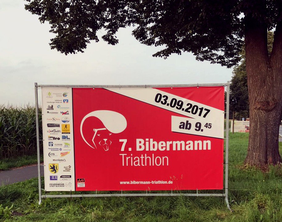 Bibermann's tweet photo. Jedes Jahr bewährt und immer wieder schön - der 7. #Bibermann wirft seine Schatten voraus - unser Banner steht am Ortseingang von #Bleckede https://t.co/anZ5xs7yah