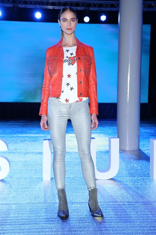 loqueva's tweet photo. El metalizado es protagonista en la colección Love Beats de Kosiuko https://t.co/v2LjxUka0o  #BAFWEEKShows #somosbafweek https://t.co/TKphOnQoXi