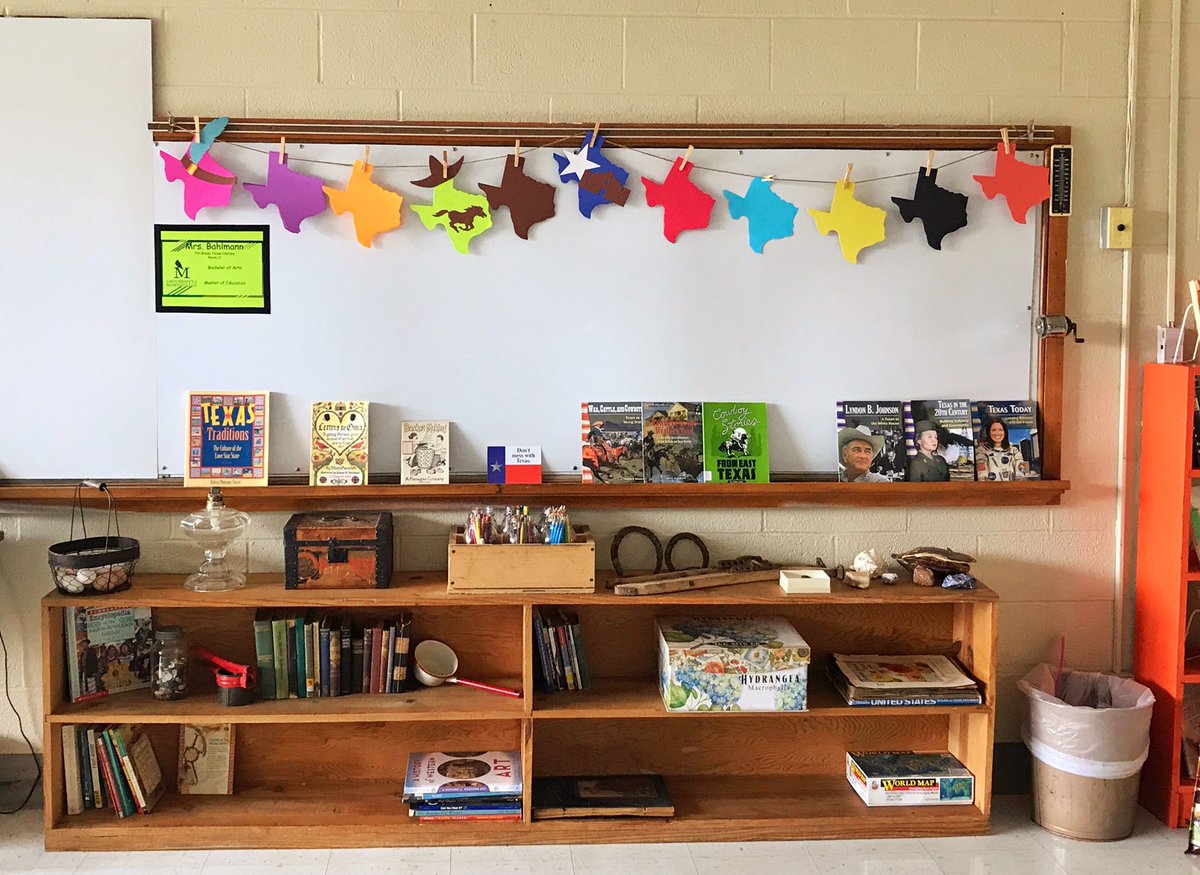 ChristyHenryTX's tweet image. I want to be in Mrs. Bahlmann&apos;s TX History class!! (bunny not pictured) #Gerdes #LulingISD #ClassroomEnvironment