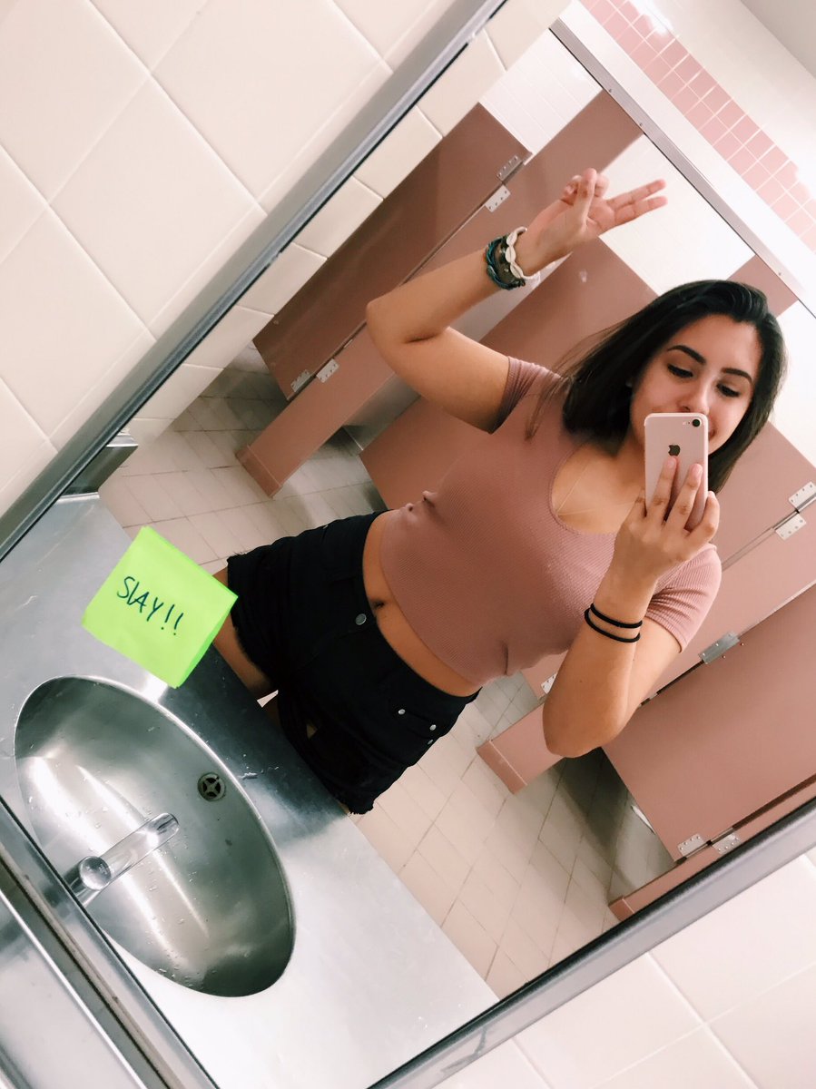 izzyledo's tweet photo. feeling cute n empowered <3 #mirrormessages https://t.co/iXgNr7wdQv