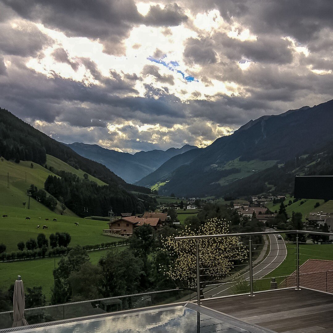 frank61MI's tweet photo. A quiet trip to visit our friends. 🚙 #valleaurina #cadipietra #ahrntal #dolomiti #dolomites #valpusteria #pustertal #valleditures #altoadige https://t.co/5mcdEwvLcY