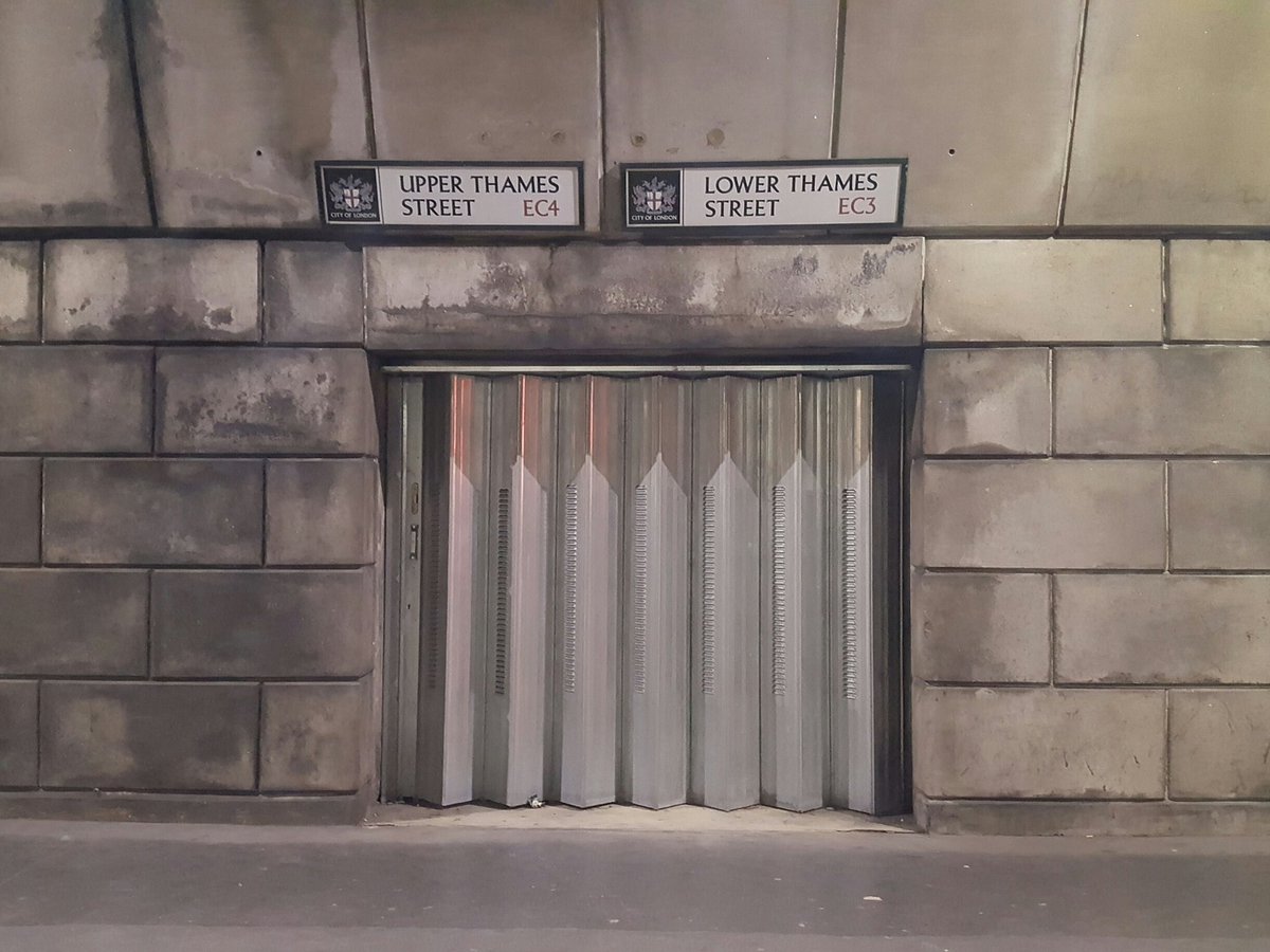 portalsoflondon's tweet photo. Guys I found the door to Middle Thames Street #london #portals https://t.co/aqKf8Am5PZ