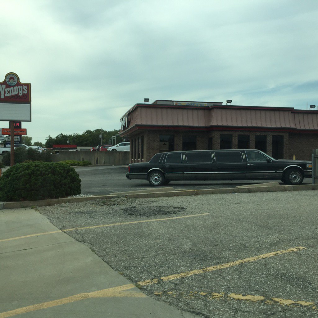 kansasrad's tweet photo. Didn't know #Bill Clinton was in town. #Limo@#Wendy's. https://t.co/ywJvy13LFx