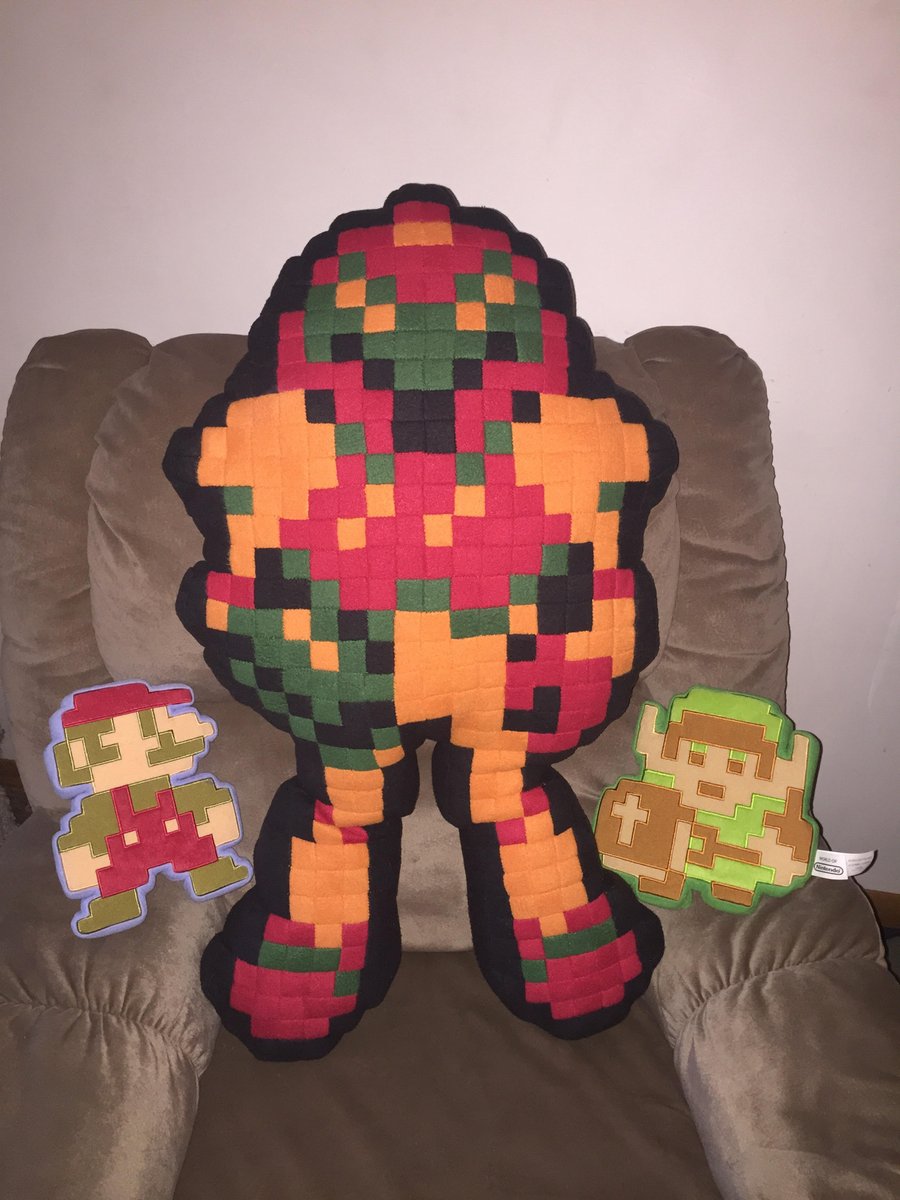 KirbyGengle's tweet photo. #NintendoContestEntry #MetroidFanArt @NintendoAmerica hand sewn 34" 8 bit Samus Plush I made. Inspired by the 8 Bit Mario and Link dolls!💕 https://t.co/uBPOJqU6yH