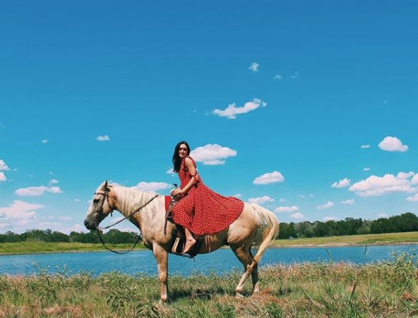When a #SouthernBell is also a #Texan. ☺️  #RoundTop #visitorpost bit.ly/2g7Y0aw