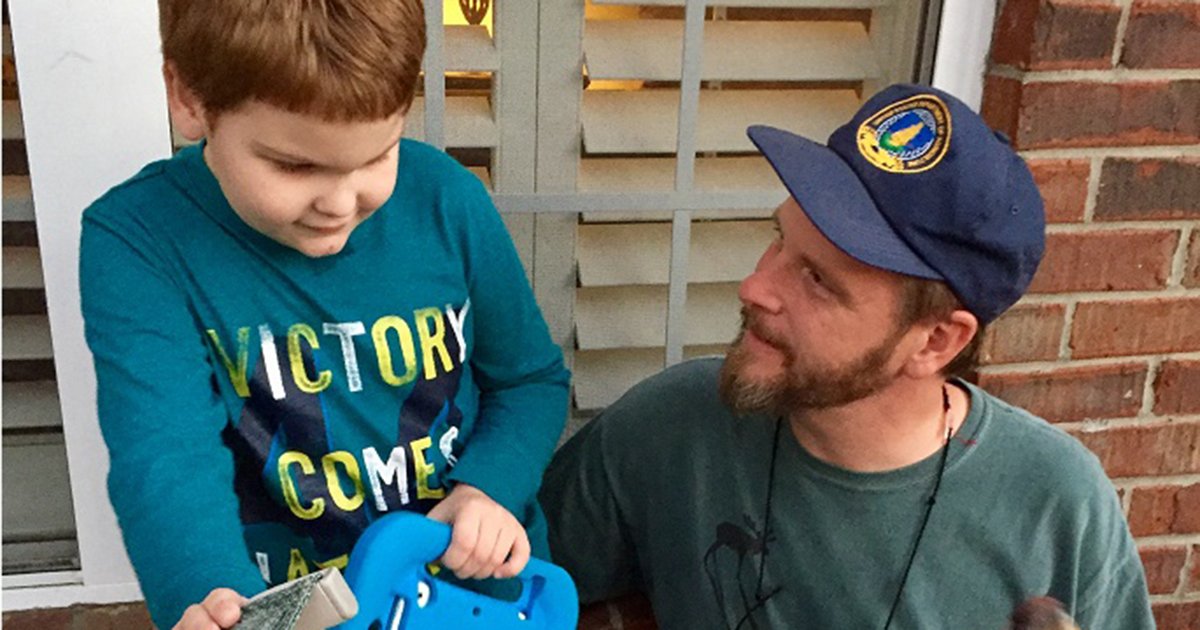 autismspeaks's tweet photo. How my #amazing husband and son are teaching strangers about #autism >> https://t.co/4yUJmqUmsg https://t.co/gt33RpPak8