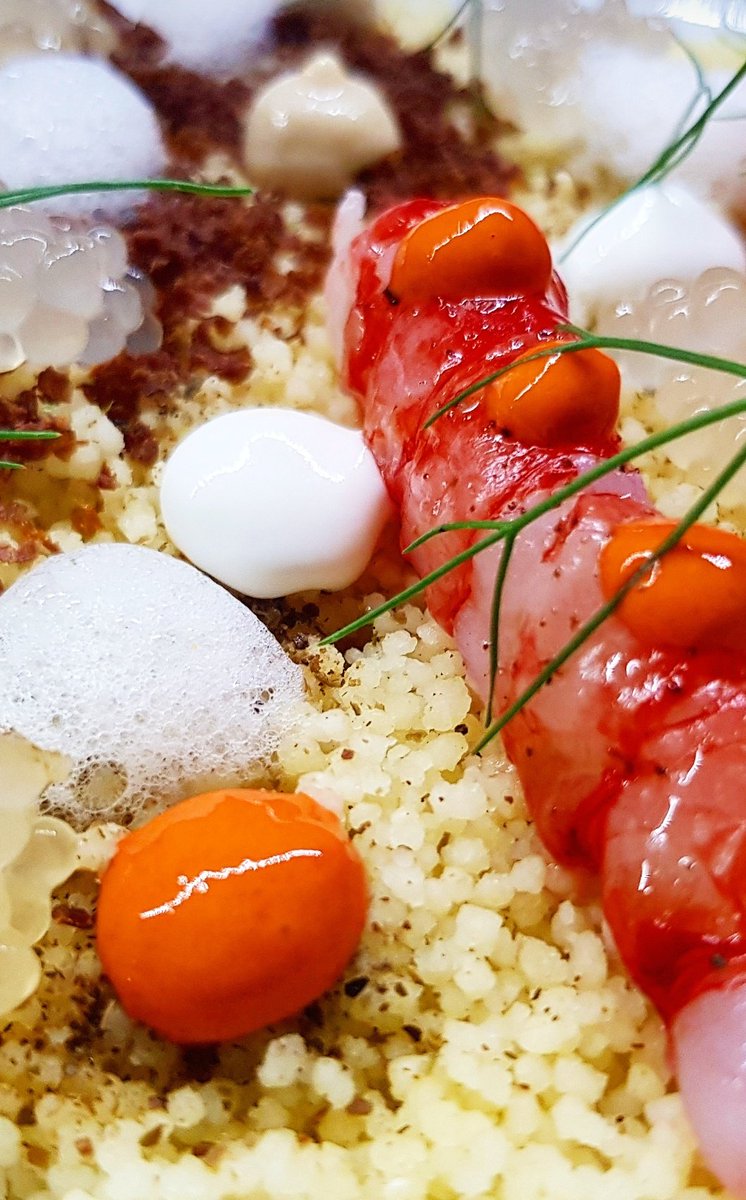 Esiste un percorso nella vita e nella professione. Esiste lo studio e la conoscenza o lo fai o improvvisi! Se improvvisi é solo un momento!