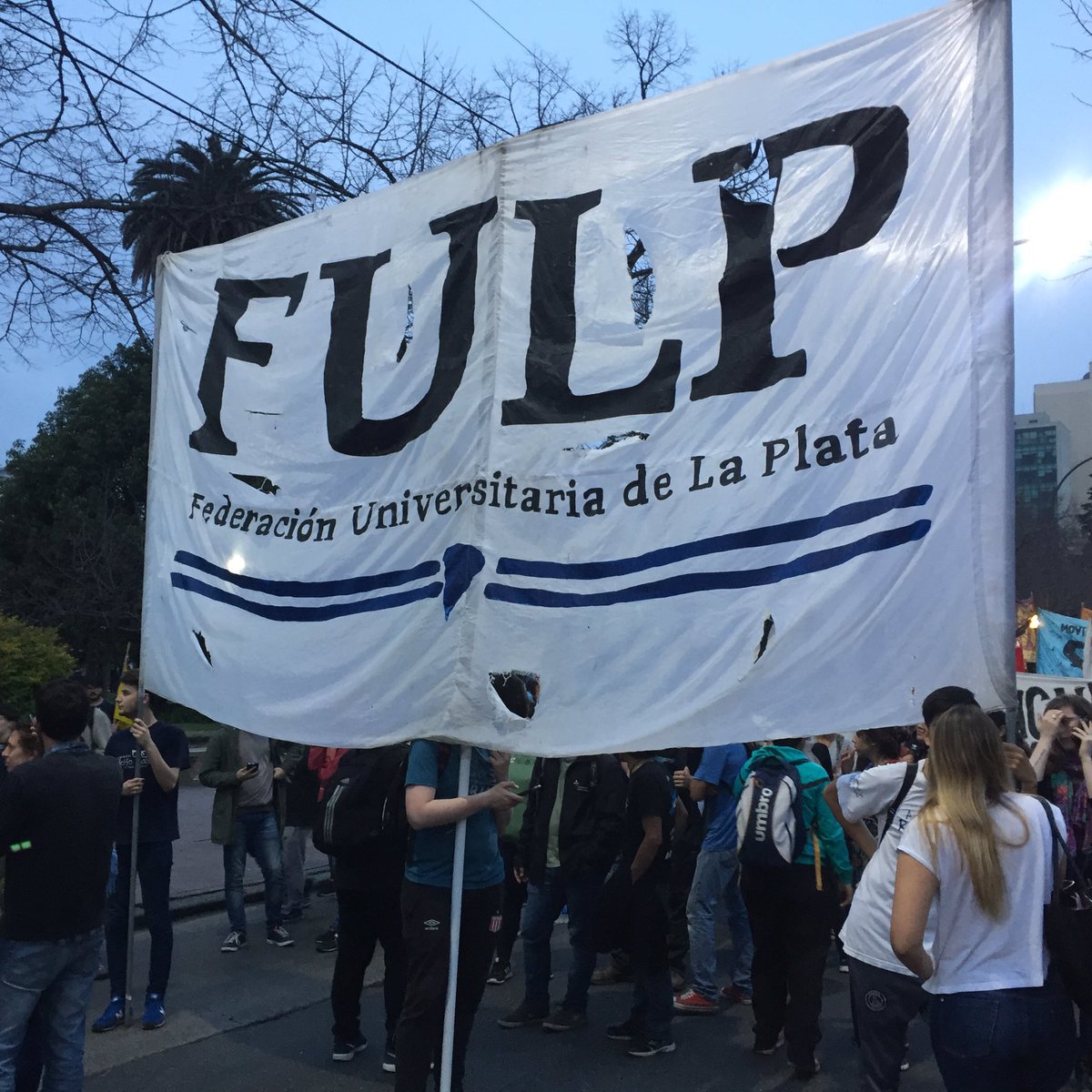 FPMilagroSala's tweet photo. #AHORA Acompañamos la movilización exigiendo la aparición con vida YA de Santiago Maldonado. https://t.co/0d9nquzPPA