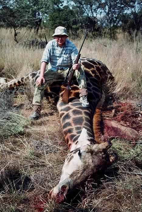 Protect_Wldlife's tweet image. In what twisted perverse world does this constitute sport? Or grounds for such smugness? RT if you want an END to killing giraffes for fun!