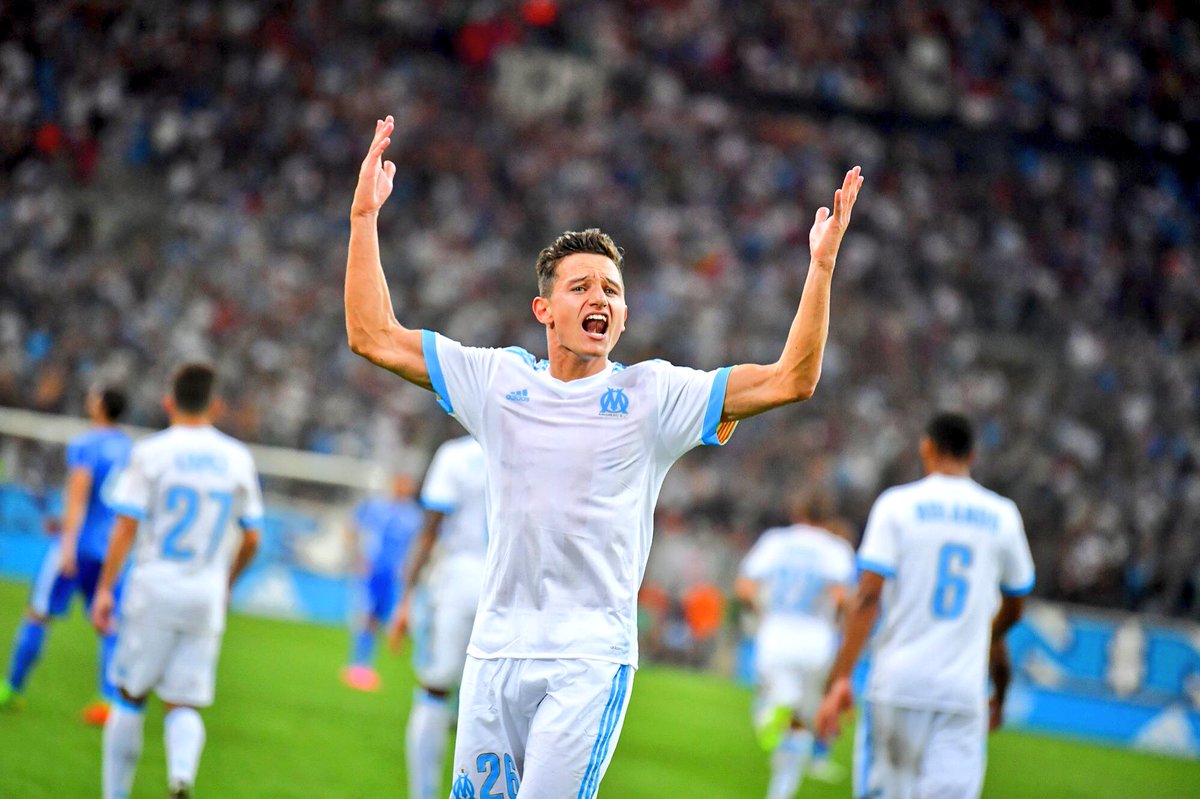 FlorianThauvin's tweet photo. Qualifiés 🔥! Bravo à toute l'équipe, merci au public du Vél pour cette très belle ambiance ! On continue l'aventure européenne #AllezLOM ⚪️🔵 https://t.co/Zb3gTYCNy3