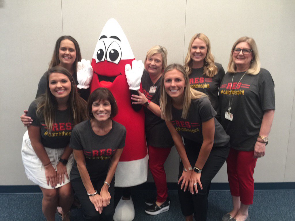 MrsHerridge1's tweet photo. 1st Grade teachers ready for Meet the Teachers!!!
#catchthespirit #RobisonES #RobisonBingo https://t.co/r8TpqLJGjh