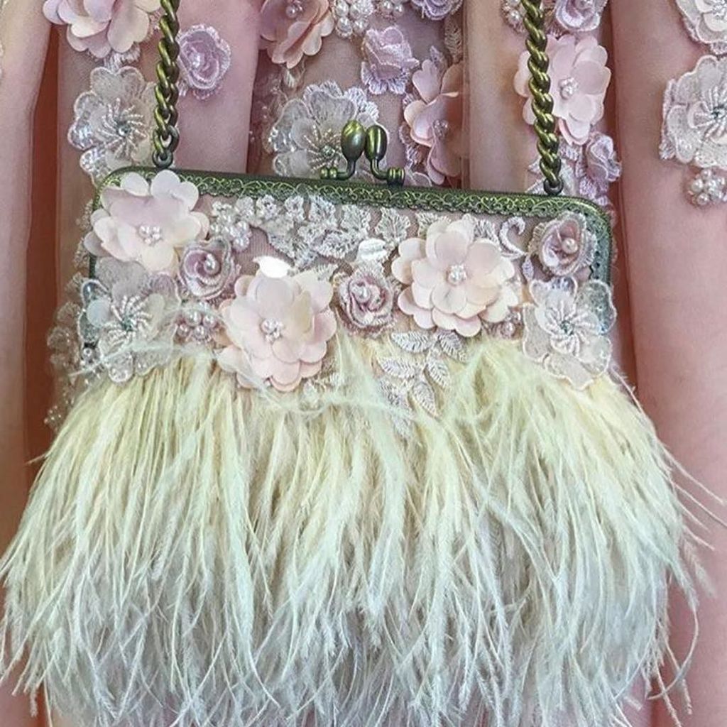 BrideMinded's tweet photo. #catwalkhautecouture #exquisitedetail #luxuryaccessories #details #luxurybag @catwalkhautecouture https://t.co/9aBLexAktC https://t.co/xW6yqhQ3kd