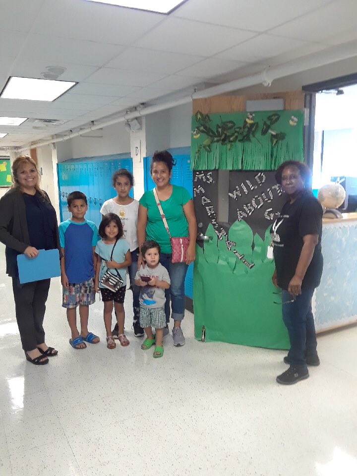 CedarCrestESLib's tweet photo. Welcome Back to School for our students and families until 6:30pm. #dallas2017 #BTSDallasISD #dallasBTS @dallasschools https://t.co/lWeLReCONc