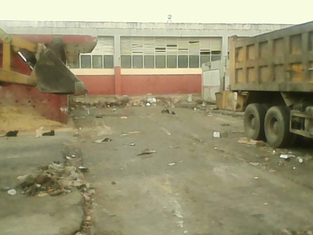 MiCumana500's tweet photo. #IAMSA | Recolección de desechos sólidos en el Mercado Municipal de Cumaná. #VenezuelaLibreDeOdio https://t.co/AhG7SAiA9D