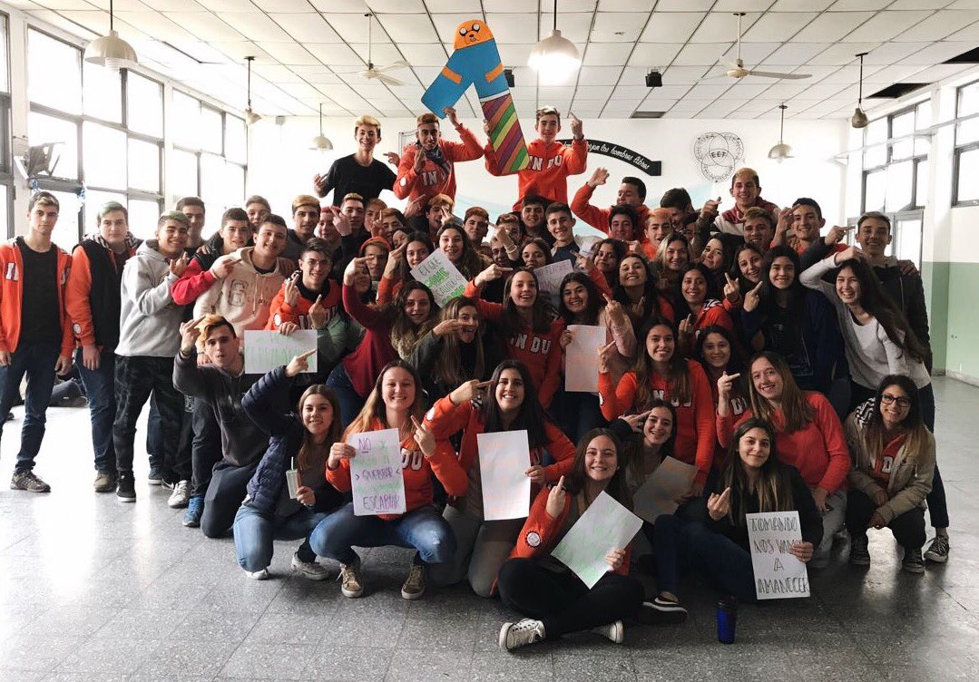 InduXVII's tweet photo. ES MAÑANAAAAA, el Indu sigue demostrando😏😝🍾 Gracias quintoooo‼️👏🏼💖 #EstrenaPapá #25A 🔫💸💗👽🍹🤑 https://t.co/Jn2W9aPA8J
