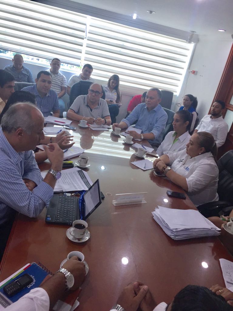 carlosaugurojas's tweet photo. Frente común x #LaGuajira: ViceMinTrabajo, @FredysSocarrasR, CámaraComercio #Riohacha, #Ecopetrol, @MintrabajoCol, coordinaron estrategias: https://t.co/CWYt6ZG9Yy