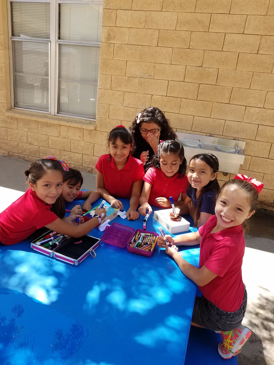 SMorales_Res's tweet photo. #TackyBox puts the power of kindness in the Mustang Corral. #TeamSISD #HDHilleyProud #TeamSISD https://t.co/W2v3haZSrR