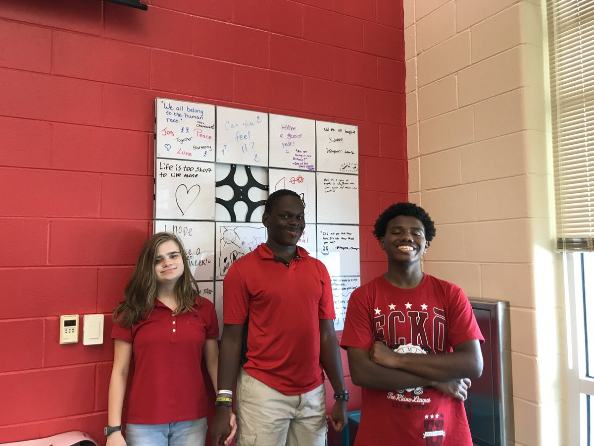 dlcroak1's tweet photo. Ms. Nordman's students drop by our Maker Space. https://t.co/Py9YQcMoY4