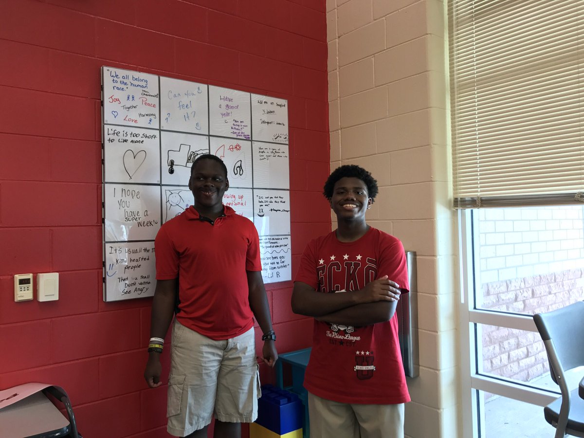 dlcroak1's tweet photo. Ms. Nordman's students drop by our Maker Space. https://t.co/Py9YQcMoY4