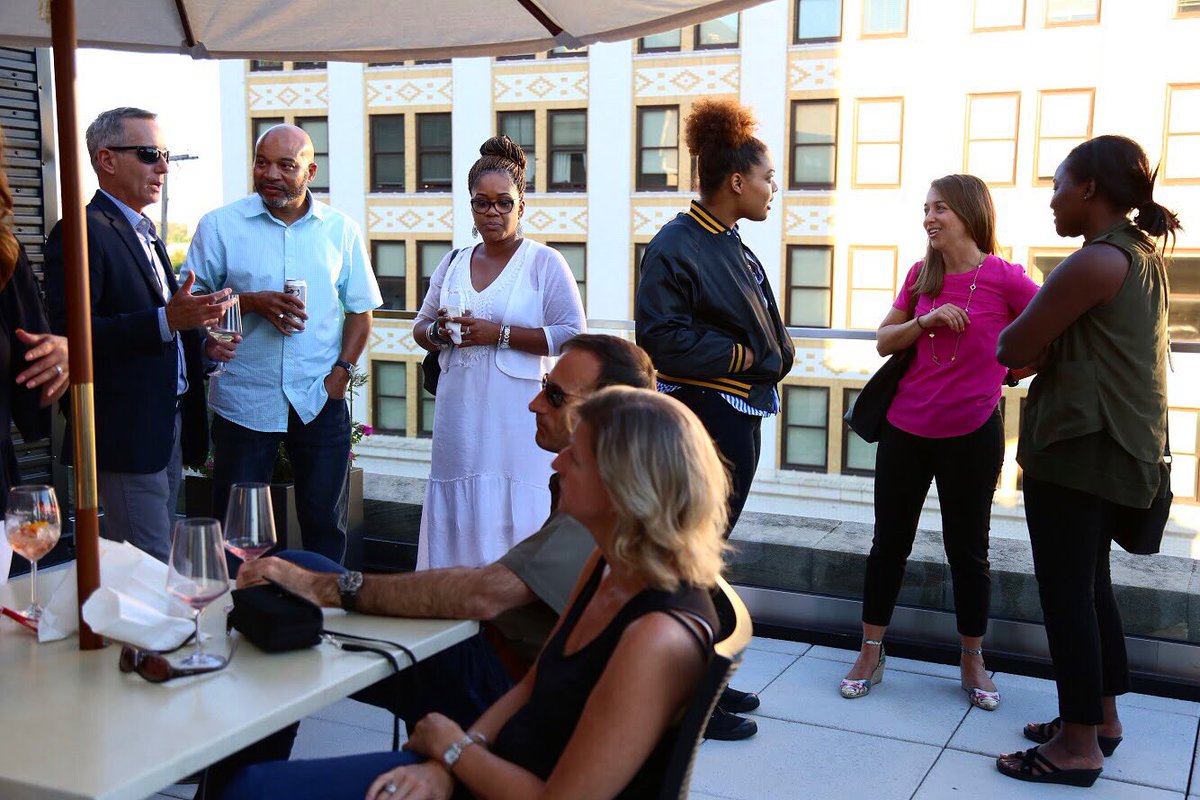 meetanew's tweet photo. We caught a vibe last night on the ANEW Rooftop for Happy Hour With A Purpose. 🥂 #meetanew #partieswithpurpose https://t.co/7ATeGSr9FB