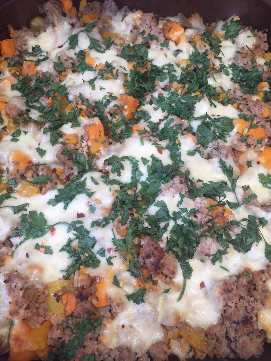 KitchenPembs's tweet image. Stuffed peppers, turkey Lasagne, turkey hash with mozzarella &amp;amp; hunters chicken on courgettie #mealprep #wales #food #Pembrokeshire #lowcarb