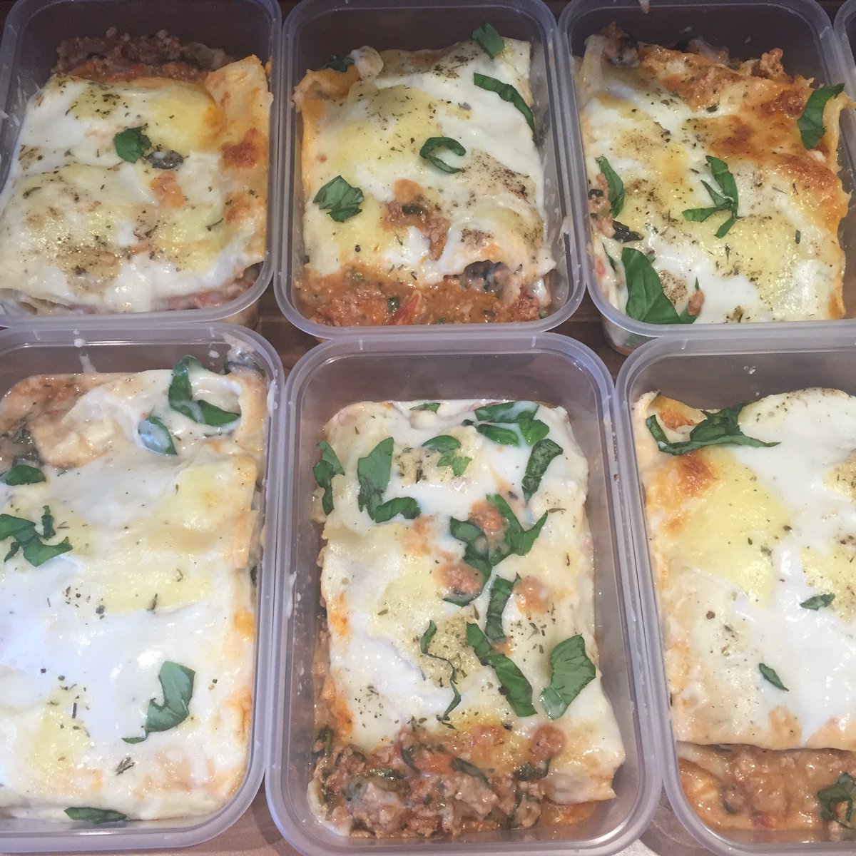 KitchenPembs's tweet image. Stuffed peppers, turkey Lasagne, turkey hash with mozzarella &amp;amp; hunters chicken on courgettie #mealprep #wales #food #Pembrokeshire #lowcarb