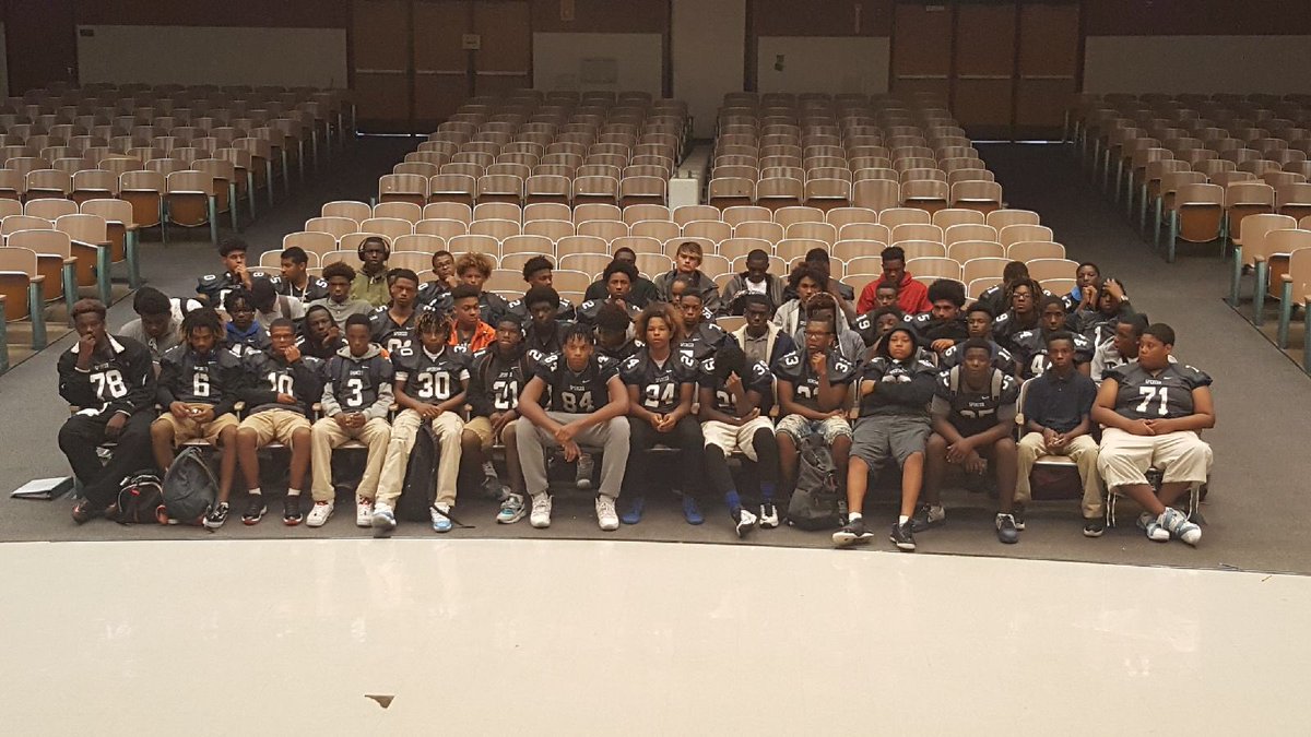 StarSpencerFB's tweet photo. Scrimmage tonight at Capital Hill. 6:45. Come out and see these kids do work. #hardworkinaction #TCB https://t.co/PqKd7o0QRR
