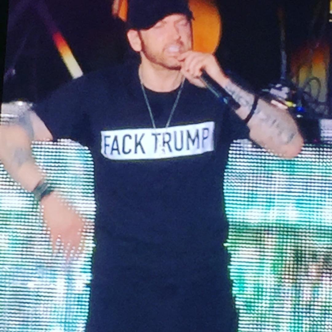 MathersTR's tweet photo. Eminem Uzun bi aradan sonra Sahneye '' Fack Trump '' Tişörtüyle geri dönüş yaptı
#Eminemglasgow https://t.co/7uyu22D321