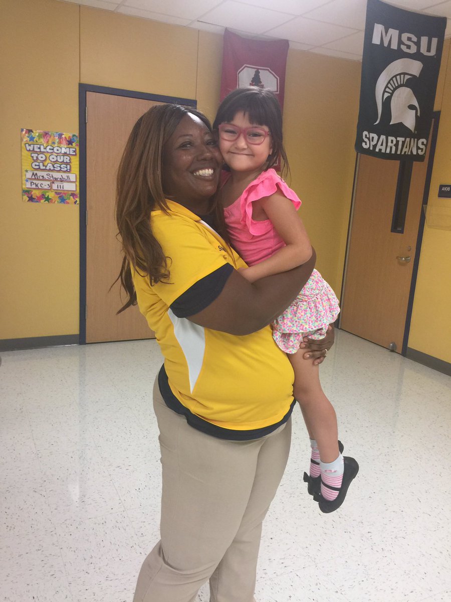 CMSoto_Leaders's tweet image. She missed her Pre- K teacher! @Troiary #followtheSotoLeaders #readyforkinder #leveleorhigher