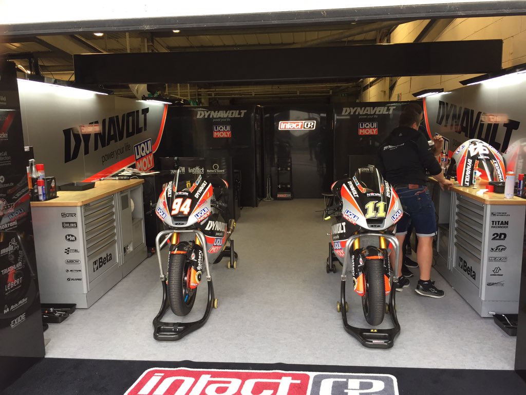 LeeHardyRacing's tweet photo. Going to cheer on the weapon tomorrow with @glenrichards75    @DixonJake good luck mate relax and enjoy ✊️👌 https://t.co/tmeps4coF9