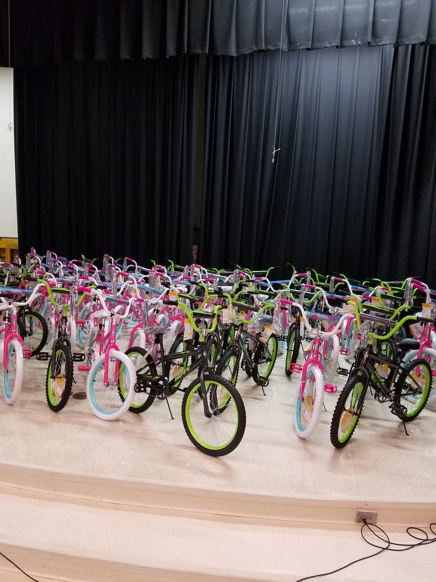 Teejayc3's tweet photo. #Harding #Redzone #citykidscare... Bike give away! https://t.co/j2ZmAL2ACX