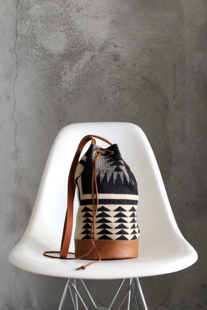 BUCKET BAG ❤️ walking rock #fallfashion #Trending #shopsociallyconscious bit.ly/2g9Upsx