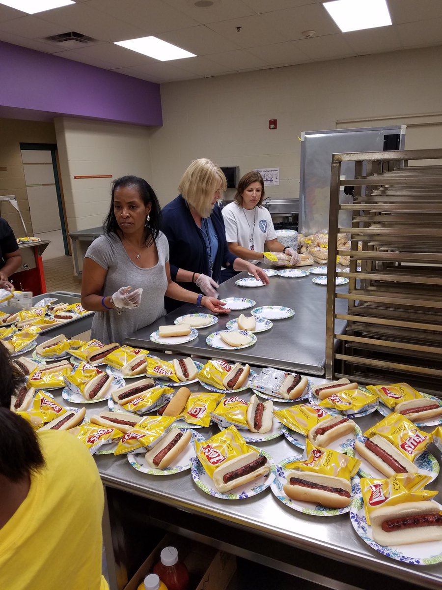 Teejayc3's tweet photo. Stand up Harding Elementary! #community #YCSD https://t.co/VSybkPhIwE