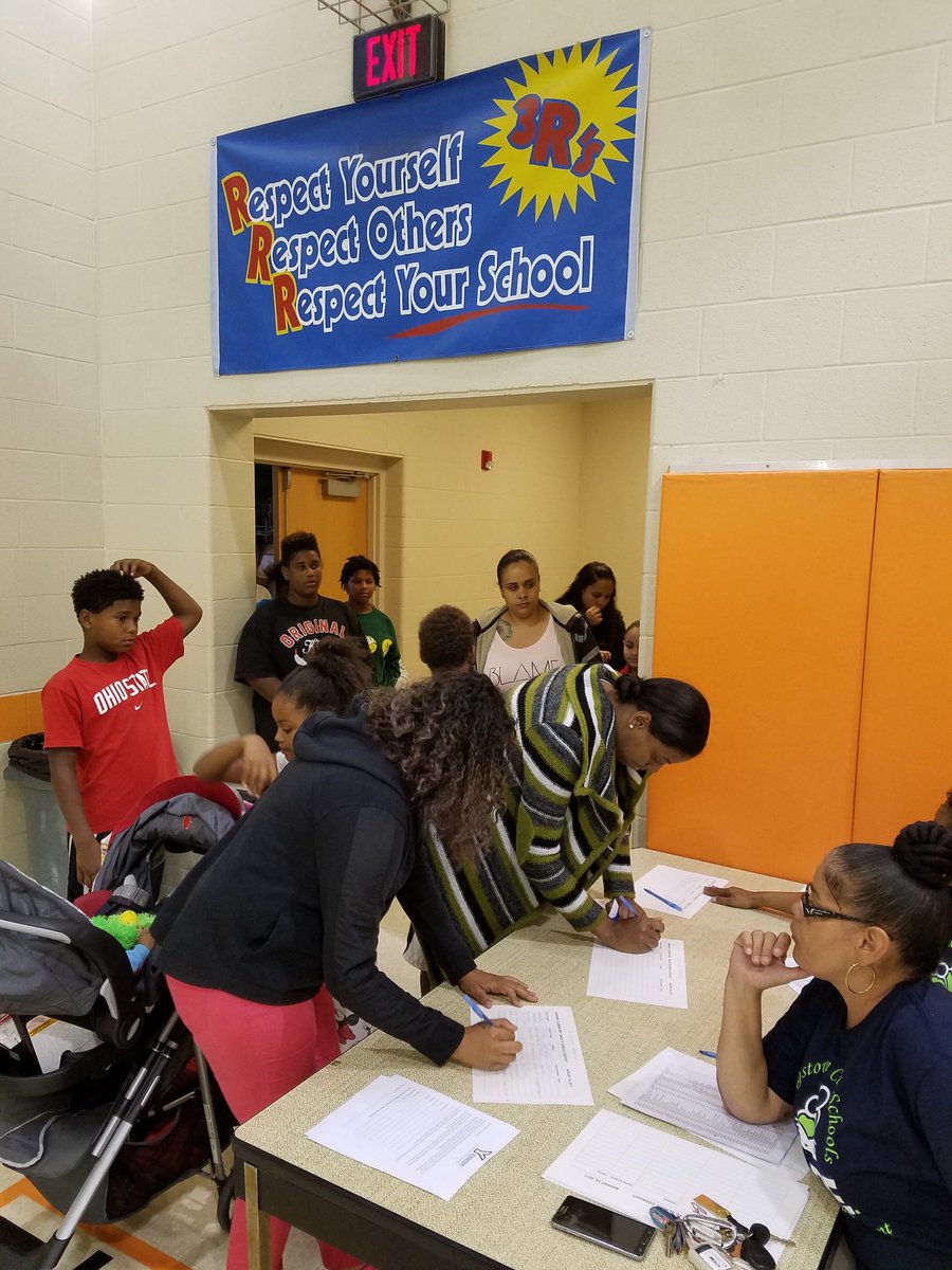 Teejayc3's tweet photo. Stand up Harding Elementary! #community #YCSD https://t.co/VSybkPhIwE