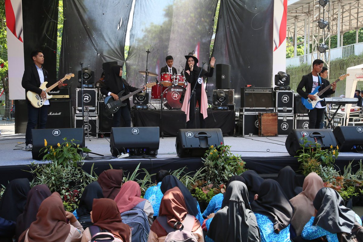 Student Jazz Festival resmi dibuka Plt Sekda <a href="/banyuwangi_kab/">Kabupaten Banyuwangi</a> di Gesibu Blambangan #Banyuwangi
<a href="/sulihtiyono3/">@sulihtiyono</a> <a href="/istuhandono/">istu handono</a>