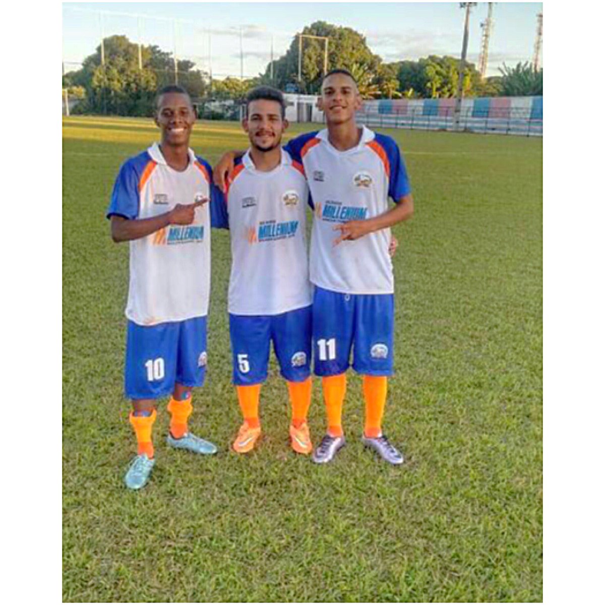 raphaliroo's tweet photo. #2016 meus fecha ❤️⚽️⚽️⚽️ irmãos !! #saudades https://t.co/uIOxapGyeS