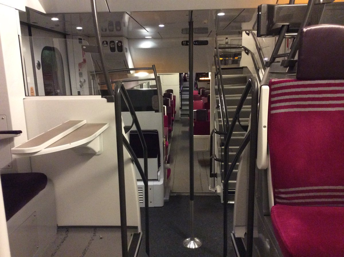 Scratchy_Lechat's tweet photo. Éclairage tamisé pour la #TeamYeuxRouges du matin à bord du #TER862460 ! Bonne journee et bon courage ! 😉 https://t.co/OGWzrdIcqg