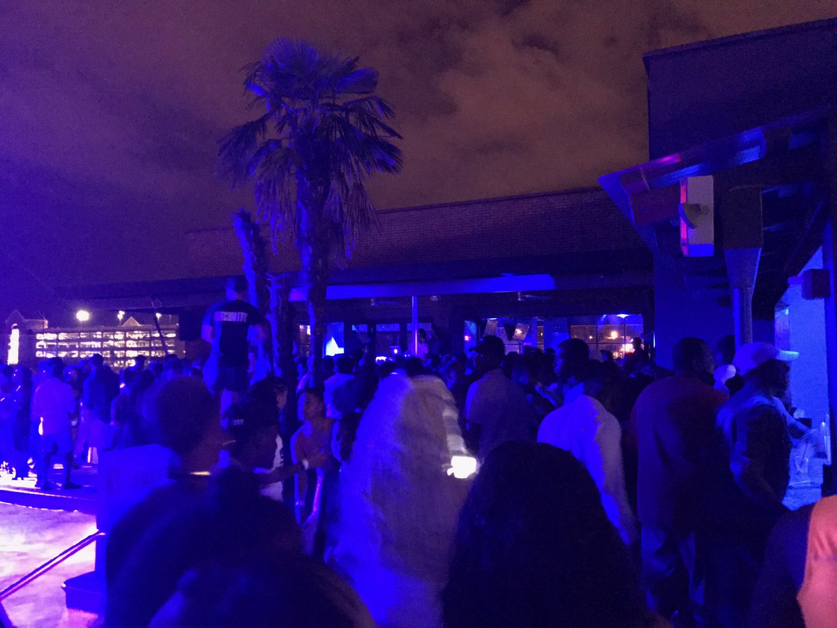 noctrnlent's tweet image. #LetsGetIt 🍾🌊 Rooftop x Pool Party @DREAMxTEAMENT @pmgonthepulse #LiveNoctrnl