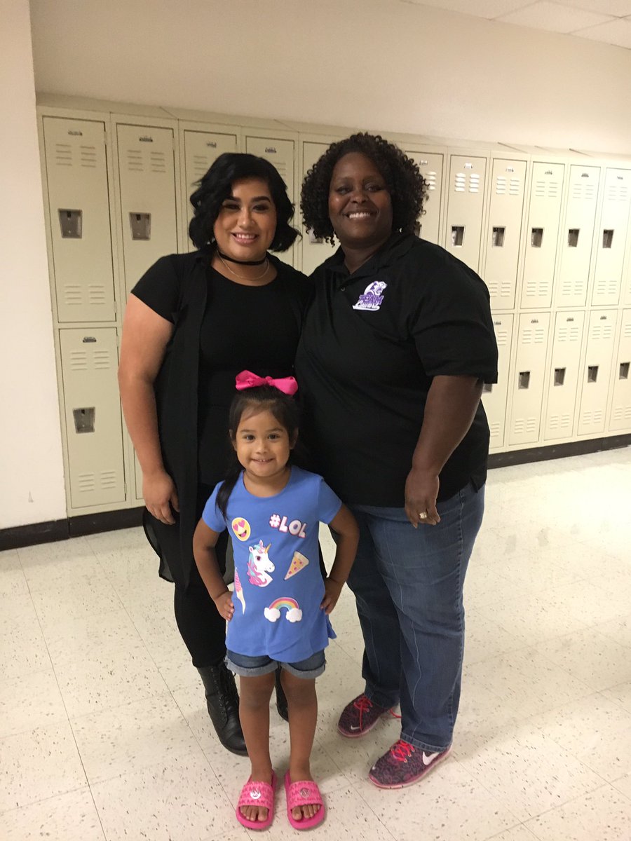 mrswill47's tweet photo. @CowartDISD one of my former students with her prek panther #cowartflashback #kodakmoment https://t.co/Xz9sPttskL