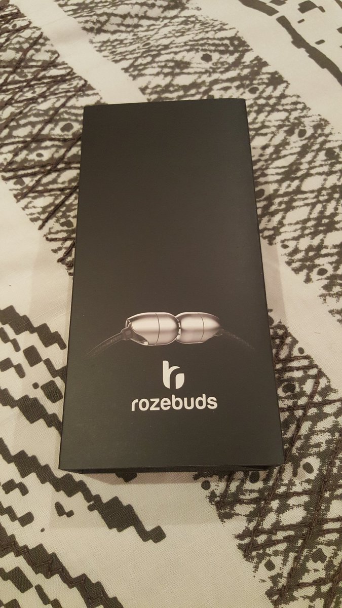 hellorozebuds's tweet photo. It's all coming together!! New packaging samples arrived today🤗🤗🤗 #earphones #design #excited https://t.co/KuFGE6v6e2