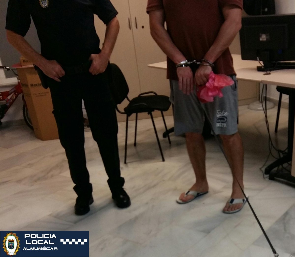 La Policía Local de Almuñécar detuvo el pasado martes a una persona por delitos de atentado, lesiones, resistencia y desobediencia grave.