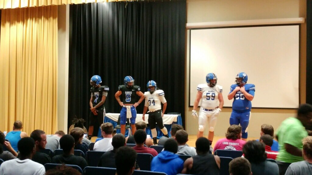 Tonight we unveiled the 2017 Hawks Football Uniform Combos!!! LETS GET IT!!!
#GOHAWKS!!!