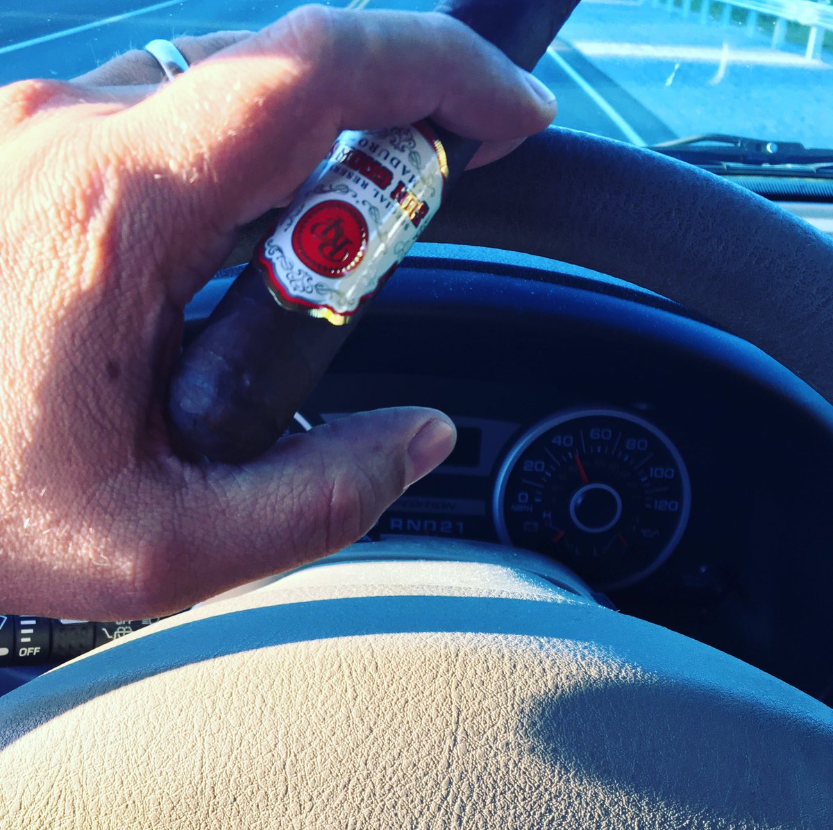 el_cigar's tweet photo. Me and rocky on a #roadtrip #rockypatel #maduro https://t.co/qVlXscJBZV