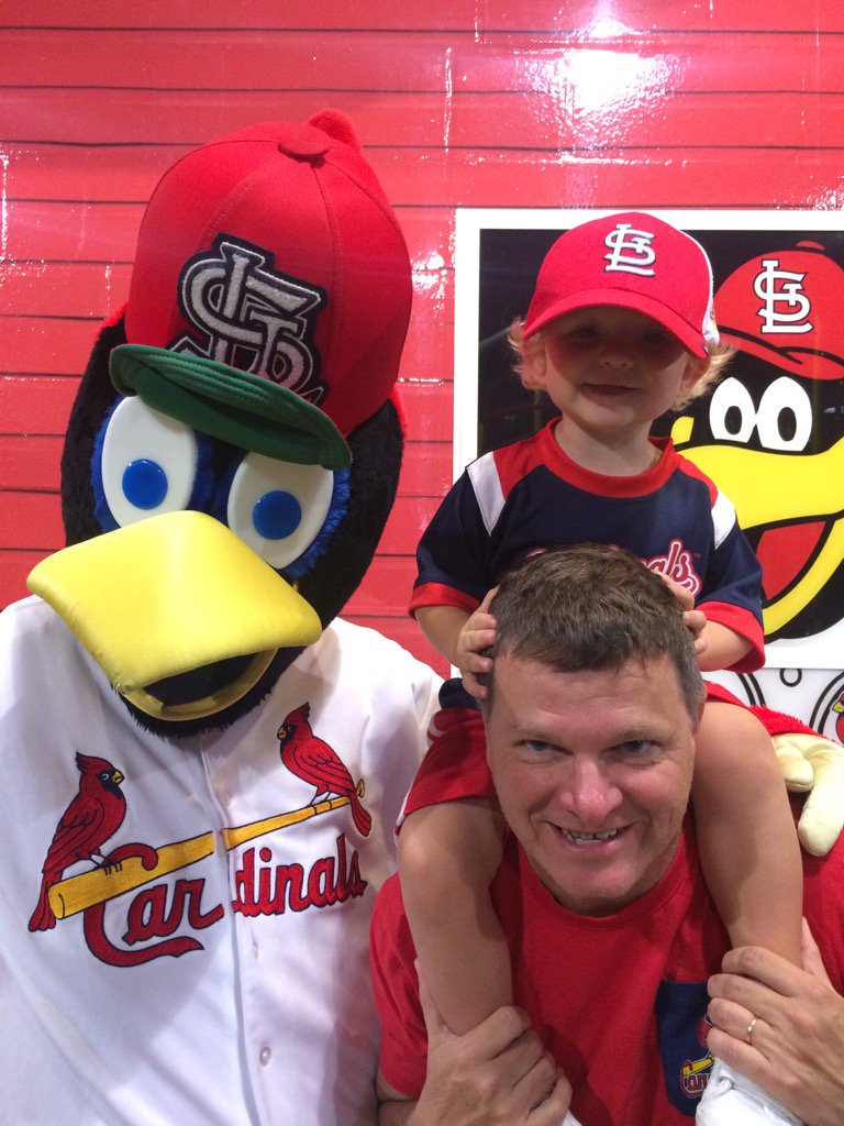 PRGuy13's tweet photo. Enjoying the @Cardinals game with a quick visit with #Fredbird. Go Cards! @Monnie_G_27 https://t.co/Ia1SqbZY1m