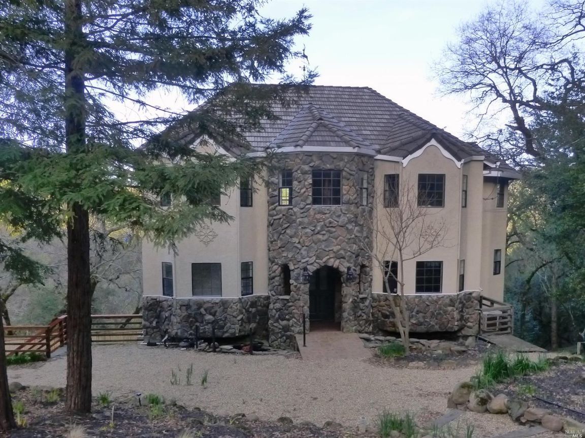 CRNapaValley's tweet photo. 10 Catalpa Court - Come see us! #NapaValley #HomeIsAwesomeness #HomeForSale #WineCountry https://t.co/JkdKurlrsQ https://t.co/reMdPDQgBG