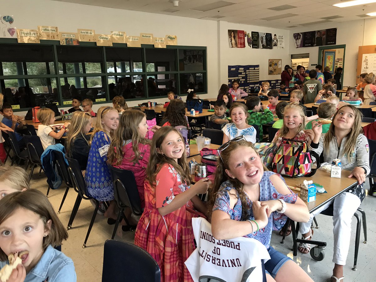 MrsSmithSCE's tweet photo. Terrific first day! 2017-2018 is off to a great start #sCoveEl #ssdedu https://t.co/2Bv4haIQZn
