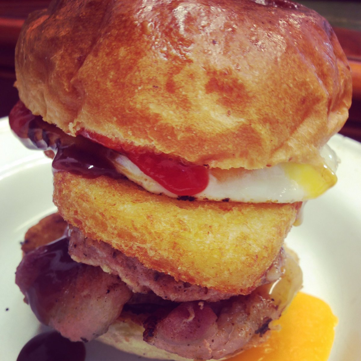 Never too late to jump on the #NationalBurgerDay bandwagon with our 👌 brunch burger