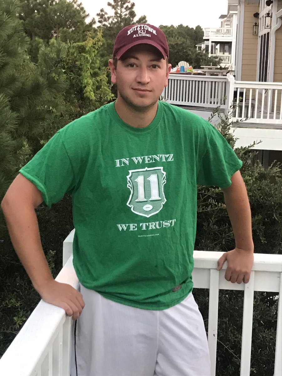 ThirtySixandOh's tweet photo. Repping my 2 teams down in Corolla, North Carolina! @KutztownU and the @Eagles! #inwentzwetrust https://t.co/sSg6DcapEA