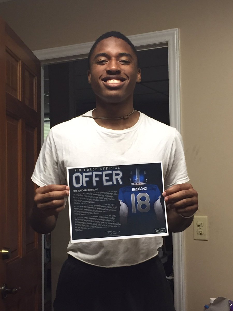 Jseuss_'s tweet photo. blessed to say that I've committed to the United States Air Force Academy #letsfly @MJGOLDENBEARFB @CoachNickToth @CoachTCalhoun @perryt33 https://t.co/v4XolIGnEs